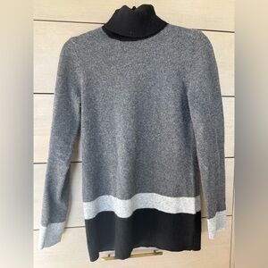 C by Bloomingdale's Gray and Black turtleneck Sweater